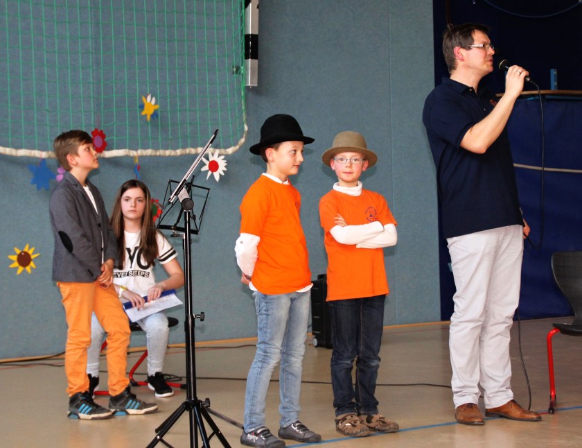 Spendenaufruf von Thomas Lange beim Benefizkonzert